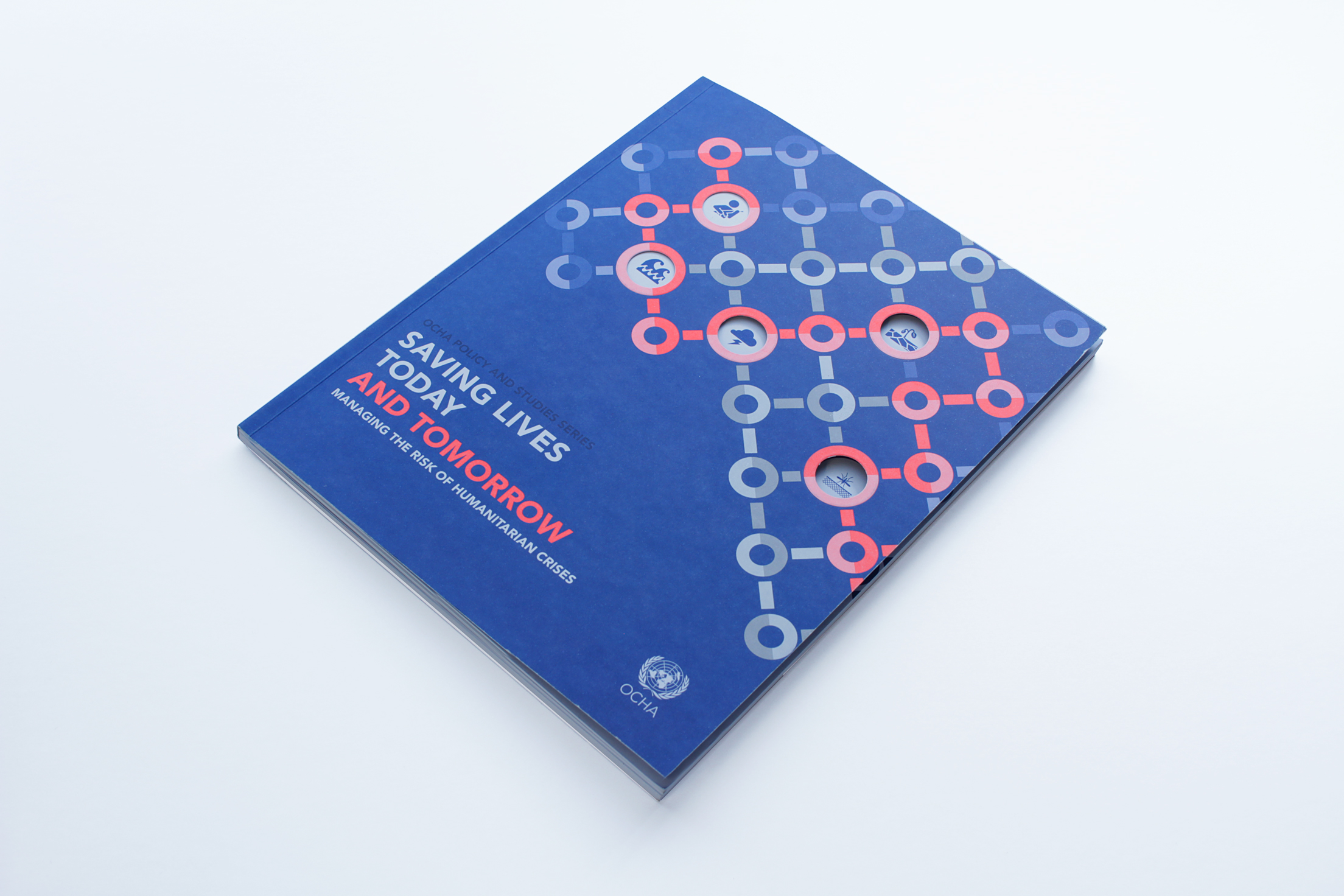 Diseño de portada del informe "Saving lives today and tomorrow" de OCHA